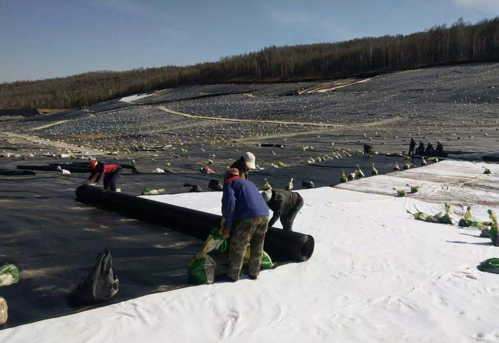 设计荷载和地基不均是决定芭乐视视频下载膜厚度的重要因素